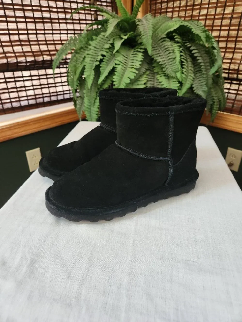 Bearpaw black boots
